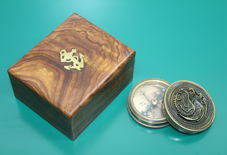 16223 Ahşap Kutulu Pirinç Pusula Ejderha Desenli - Görsel 1