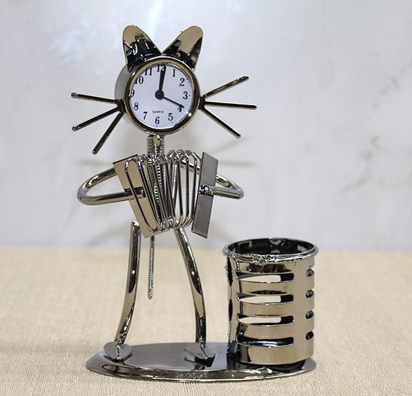 Metal Akordiyon Çalan Müzisyen Kedi Müzisyen Saat Ve Kalemlik