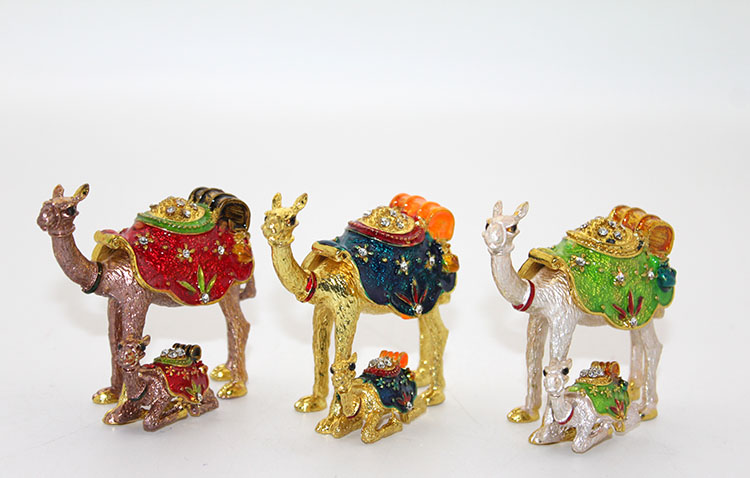 alk2082 Swarovski Yavrulu Deve Model 1 - Görsel 1