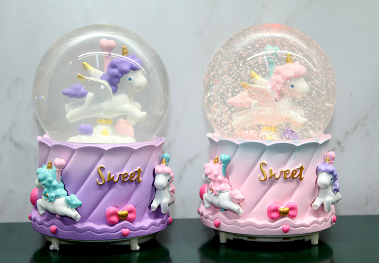alk3040 Unicorn İçi Dönmeli Püskürtmeli Işıklı Müzikli Kar Küresi Büyük Boy - Görsel 1