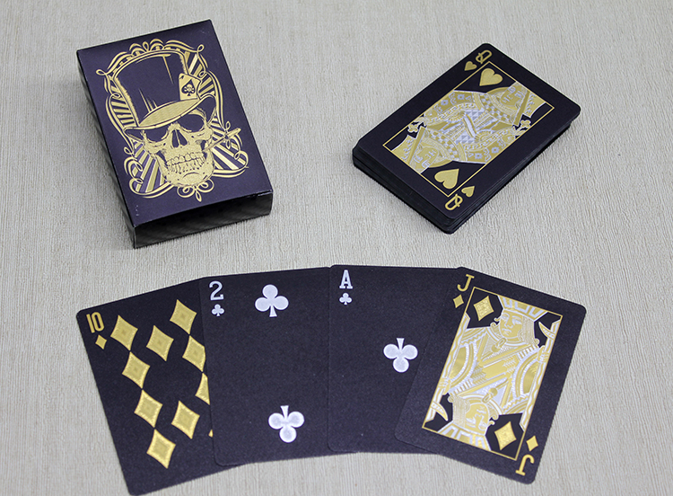 alk4338 Altın Kurukafa Tasarımlı Siyah İskambil Oyun Kartı - Görsel 1
