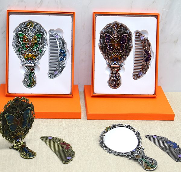 Kelebek Katlanabilir Ayna Ve Tarak Seti Orta Boy