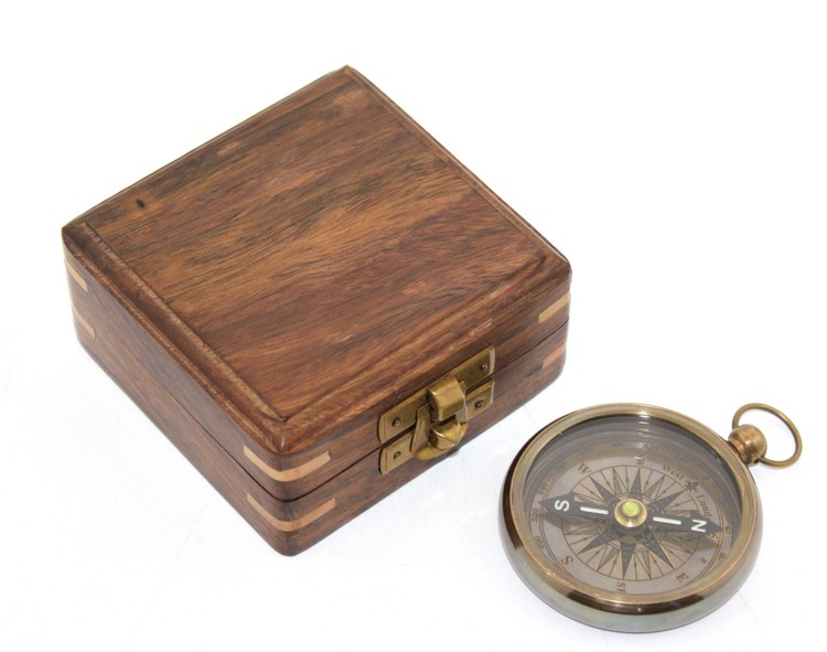 ksk2104 Ahşap Kutulu Pirinç Pusula Model 1 - Görsel 1