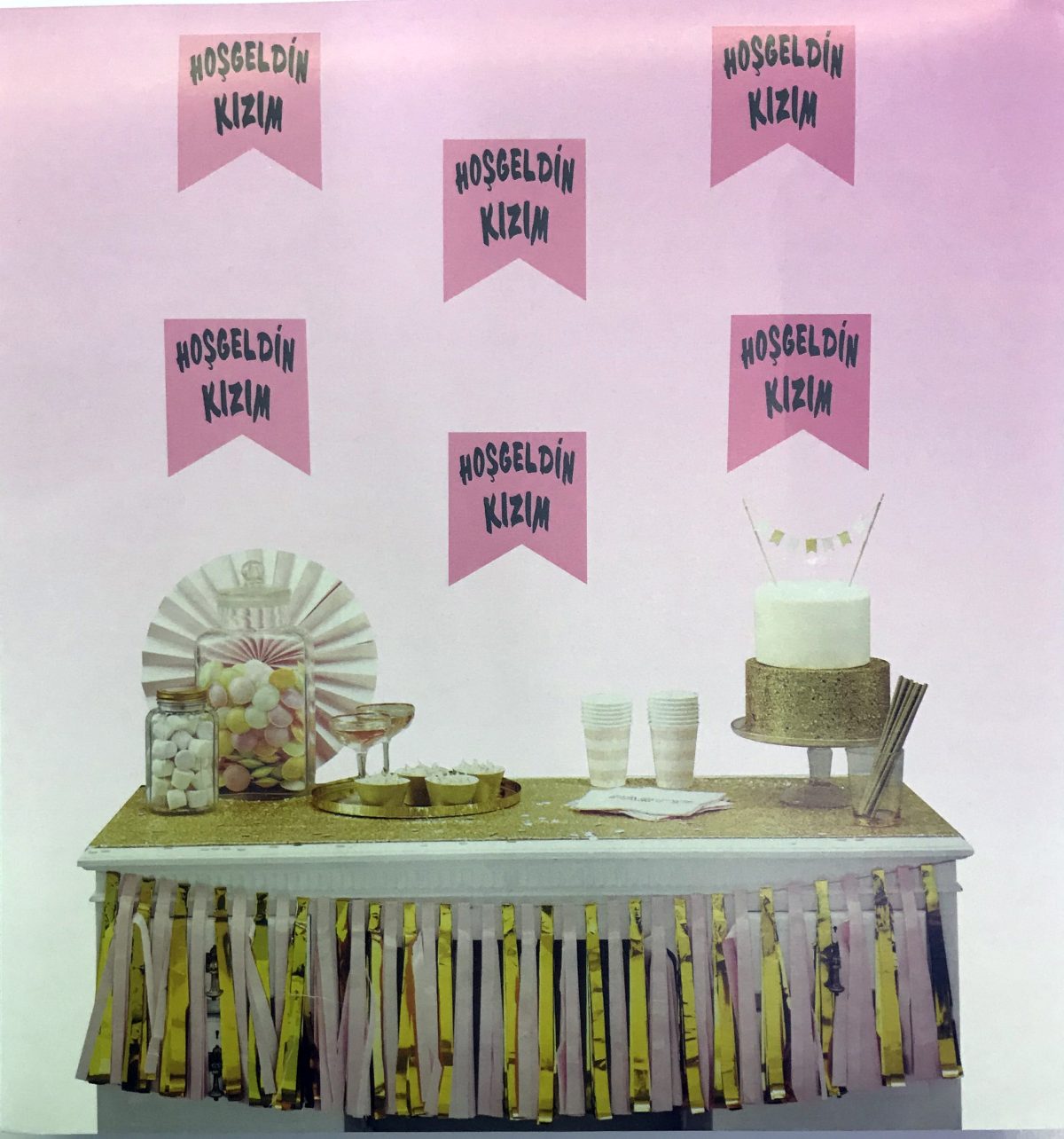 pembe-uzeri-gumus-renk-hosgeldin-kizim-bayrak-sus-7559 Hoşgeldin Kızım Yazılı Flama Süs Pembe Üzeri Gümüş Renk - Görsel 1