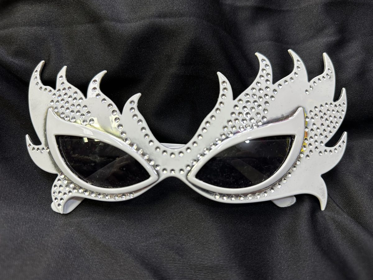 tasli-goz-kamastiran-gecenin-yildizi-beyaz-parti-alev-gozluk-resim-5098 Taşlı Beyaz Alev Parti Gözlüğü - Görsel 1