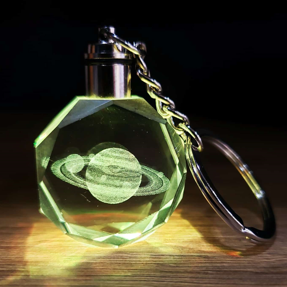 toptan-saturn-gezegen-tasarim-isikli-anahtarlik Satürn Gezegen Tasarım Işıklı Anahtarlık - Görsel 1