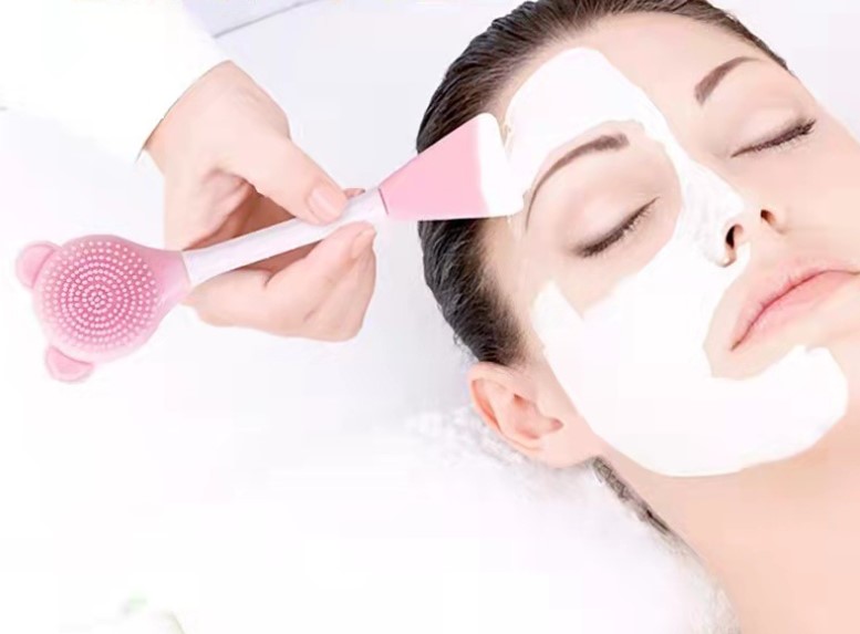 yuz-firca-krem-7 Silikon Yüz Temizleme Fırçası ve Maske Uygulama Spatulası - Görsel 1